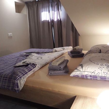 Center Apartment Dalu Пула Екстериор снимка